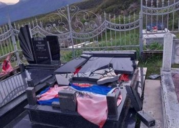 Dhunimi i varrit të Fatmir Haklajt, policia: U dëmtuan pllakat…