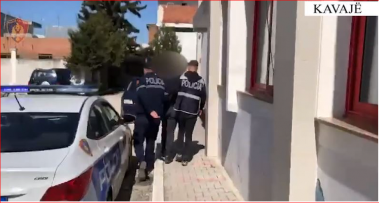 VIDEO/ I shpallur në kërkim për drogë, kapet 41 vjeçari në Kavajë
