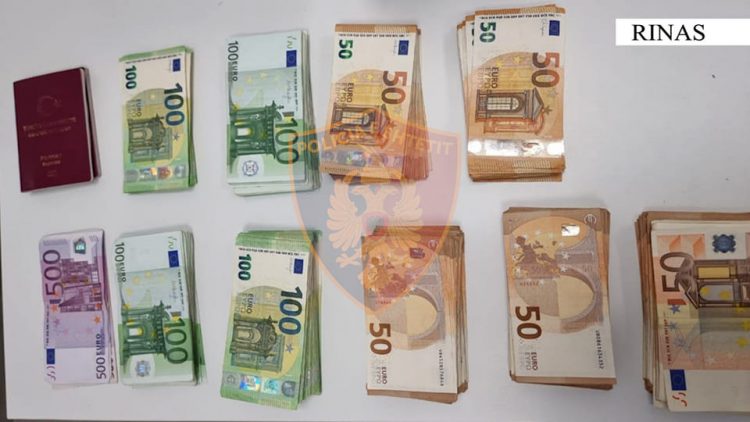 Sekuestrohen mbi 47 mijë euro në Rinas, procedohen dy shtetas turq