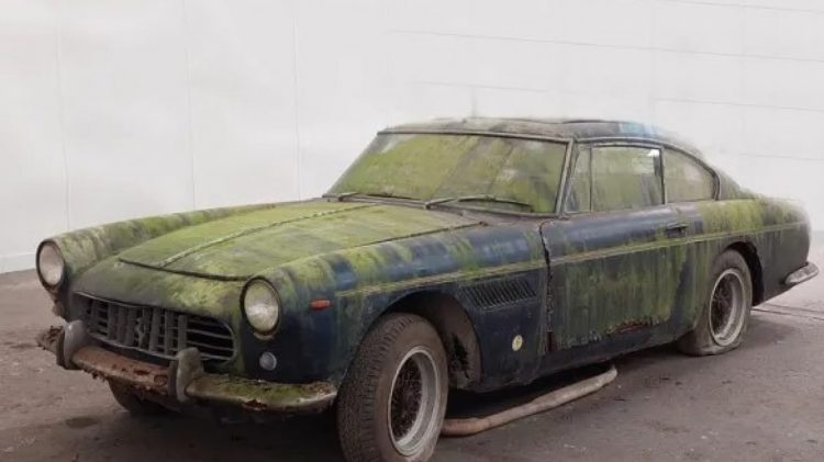 Ferrari në gjendje të mjerueshme shitet në ankand me çmim të lartë