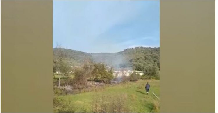 Marrin flakë mbetjet në pikën e grumbullimit në Vlorë