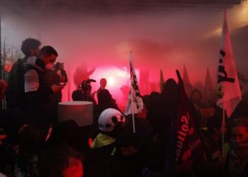 Protestat në Paris, sulmohen zyrat e “Louis Vuitton”