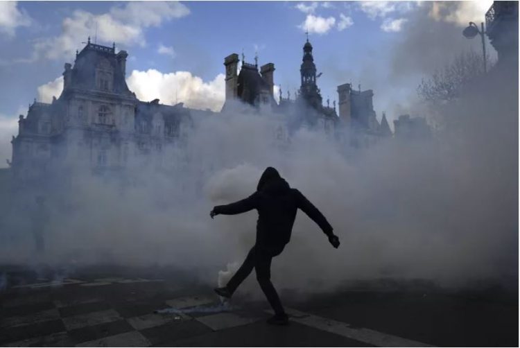 Francë, vazhdojnë protestat përpara vendimit për pensionet