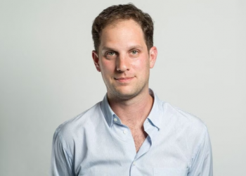 Gazetari amerikan akuzohet zyrtarisht për spiunazh