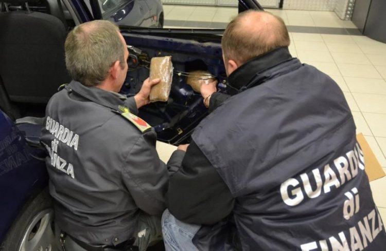 Ktheu garazhin në magazinë droge, arrestohet shqiptari