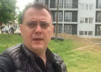 Hoxha u premton banorëve: Shtëpitë do i merrni aty ku ju takojnë