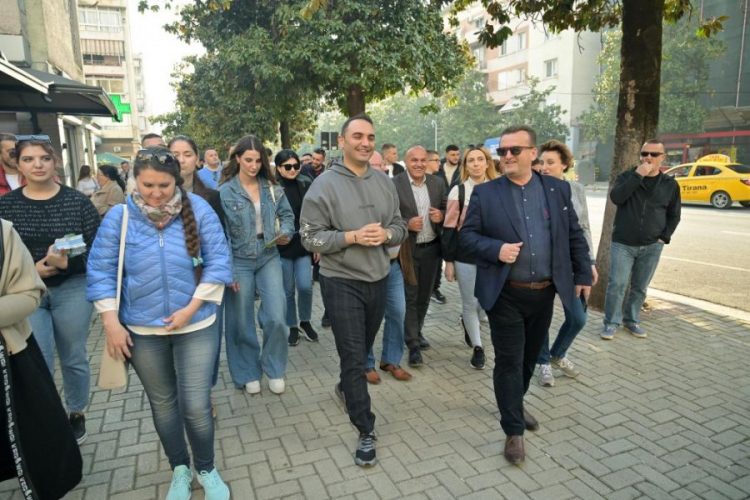 U ngriti gishtin, Këlliçi: Do ta çoj Veliajn në pension politik