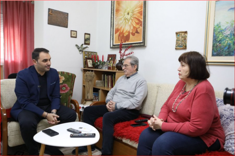 ‘Derë më derë’, Këlliçi u shpjegon pensionistëve projektet e tij