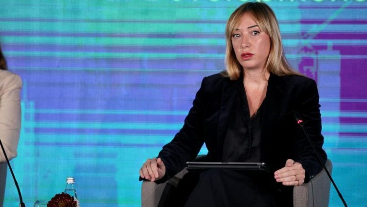 Pas lekëve të tërmetit, nis edhe shpërndarja e naftës falas