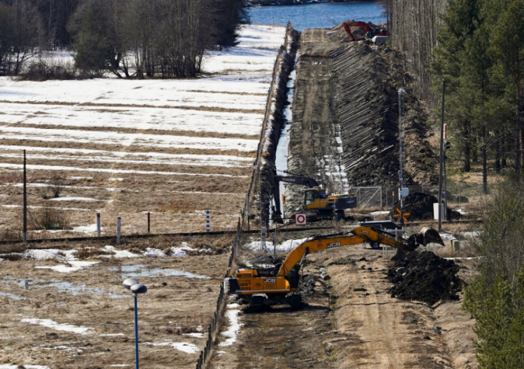 Finlanda nis fortifikimin e kufirit me Rusinë