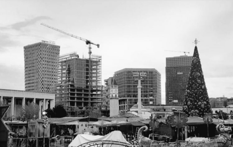 FOTO/ Vasili: Ja sa trashë mashtron Veliaj për 1 milionë pemët