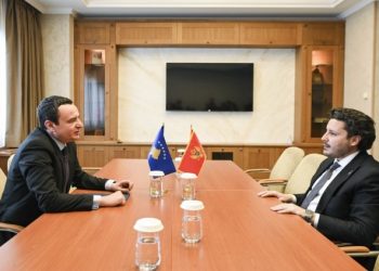 Kurti pret Abazoviç, nënshkruajnë marrëveshjen për shërbimet ajrore