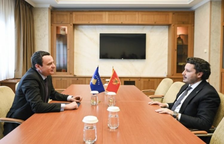 Kurti pret Abazoviç, nënshkruajnë marrëveshjen për shërbimet ajrore