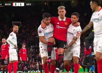 “Boll humbe kohë!”/ Kundërshtarët nxjerrin jashtë Martinez