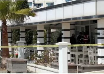 Detajet/ Nikulaj ishte vetëm në lokal, vrasësit ikën me motor