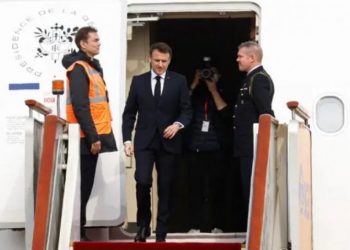 Macron mbërrin në Kinë, pritet të takohet me Xi Jinping