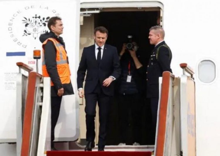 Macron mbërrin në Kinë, pritet të takohet me Xi Jinping