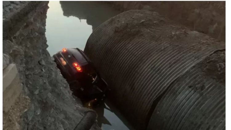 Makina përfundon në kanal në Vlorë