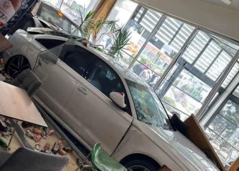 Aksident në Kosovë, makinat përfundojnë brenda në lokal