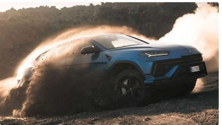 Lamborghini Urus S “trazon pluhurin” e malit Etna