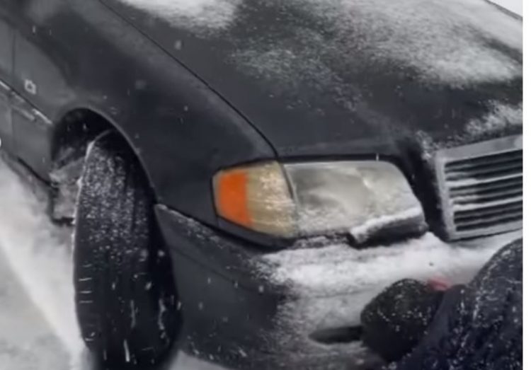 VIDEO/ Bora e madhe bllokon makinat në Theth