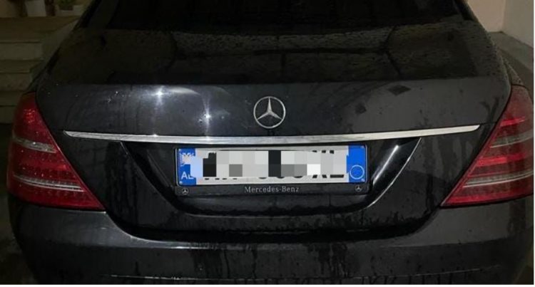 Tentoi të kalonte kufirin me drogë në makinë, arrestohet 35-vjeçari