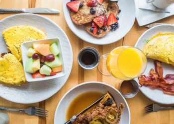 Ushqimet e këqija në mëngjes që ju shkurtojnë jetën