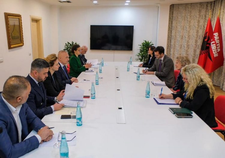 Meta ankohet te Glover: KQZ po mban qëndrime të njëanshme