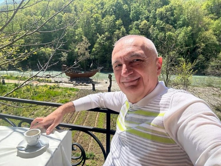 ‘Dielli dhe natyra e bukur’, Meta përshëndet nga Erzeni