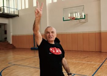 VIDEO/ ‘Koha për trepikësh’, Meta jep mesazhin me të rinjtë