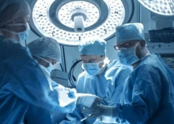 Operacion i rrallë, gruas i hiqet tumori 42 kg