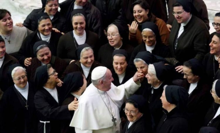 Papa u jep grave të drejtën e votës në mbledhjen e peshkopëve