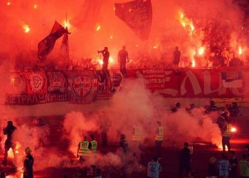 Tifozët shkaktuan trazira, mbyllet tribuna e “Marakana”