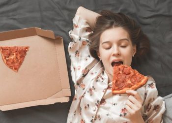 5 gabimet ushqimore që po bëni para gjumit