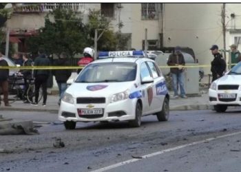FOTO/ Ja si ka ‘shpërthyer’ makina e kreut të PD në Vaun e Dejës