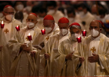 Pas horizontit jeta vazhdon, e premtja e zezë dhe Pashkët