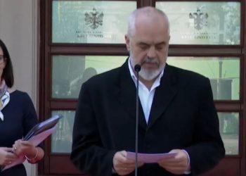 Fushatë me rrogat, Rama: Brenda një viti paga shkon në 900 Euro