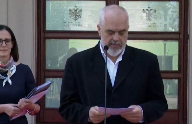 Fushatë me rrogat, Rama: Brenda një viti paga shkon në 900 Euro