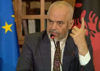 Ministrat në burg, Rama sheh median si model korrupsioni