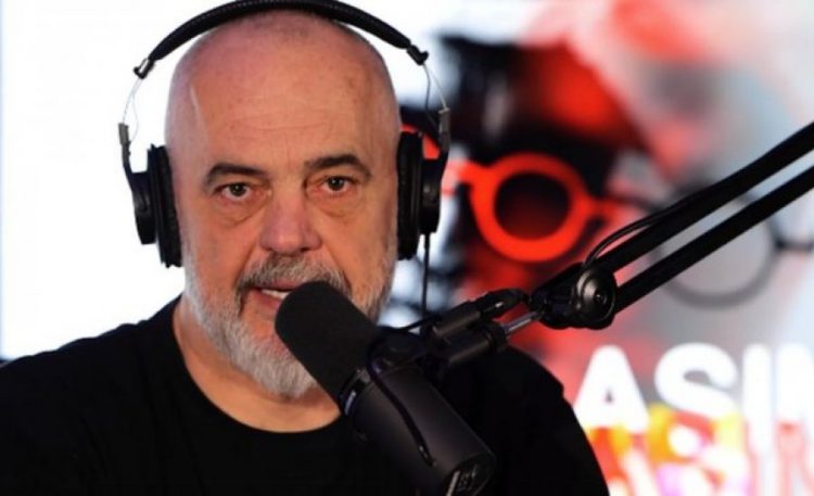 Pasi i zgjidhi hallet e shqiptarëve, Rama bëhet edhe ‘gazetar’