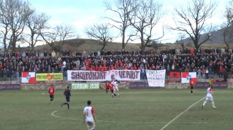 “Headshot” në Tërbuni-Turbina, goditet arbitri