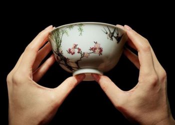 Tasi që u shit në ankand për 25 mln dollarë