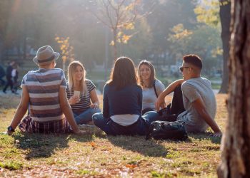 Tkurret numri i të rinjve në vend, kryeson Berati dhe Gjirokastra