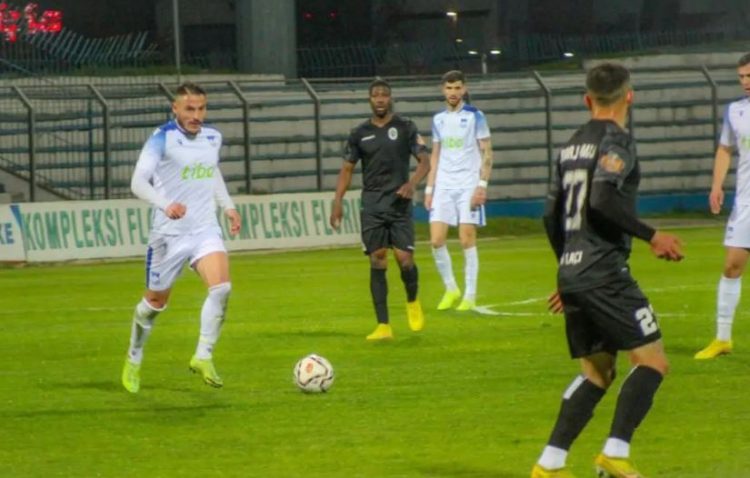 Fitore mes spektaklit, Laçi mposht Teutën me përmbysje