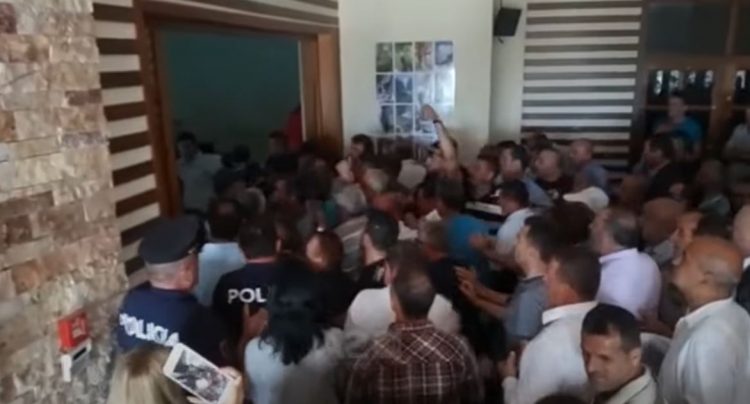 Zgjedhjet e 14 majit, në Kavajë thyhet dera e KZAZ