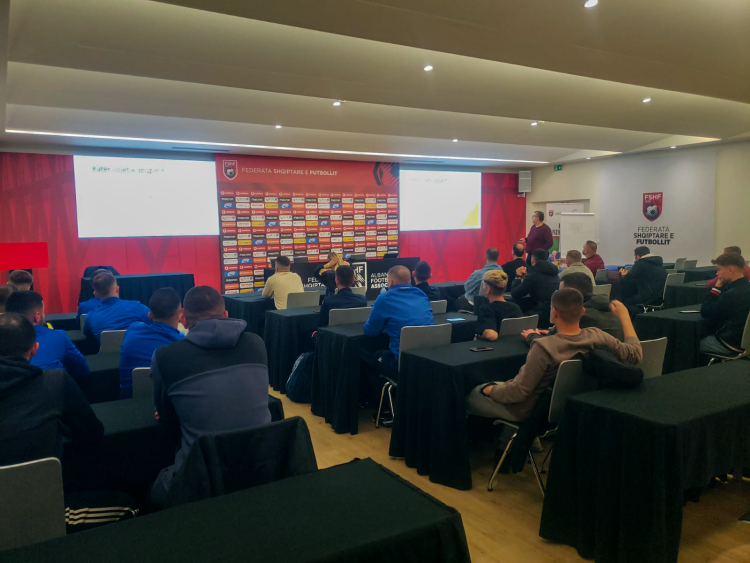 Siguria e fëmijëve, FSHF organizon trajnim me arbitrat e moshave