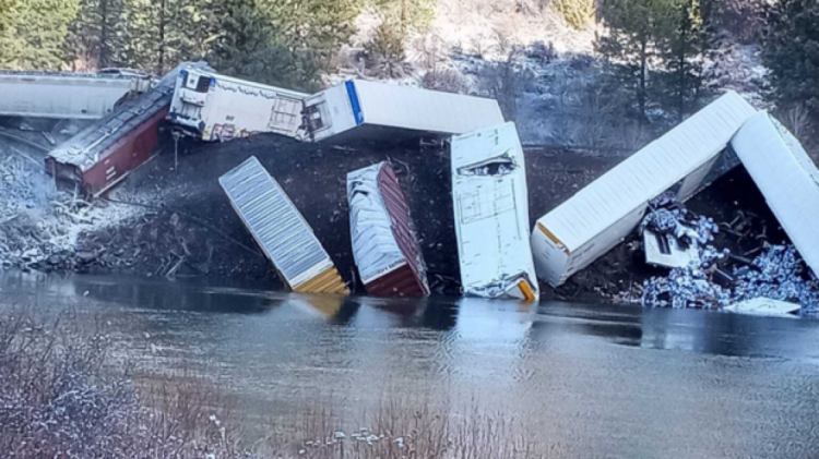 Montana, del nga binarët treni me 25 vagonë me birra