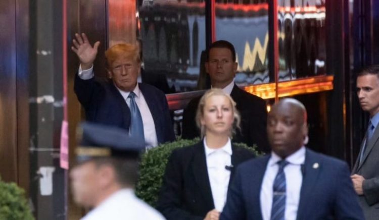 Përballet me 34 akuza, Trump 7 orë dëshmi me dyer të mbyllura