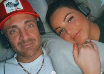 Bleu një pije me para fallso, 10 vite burg për turistin britanik