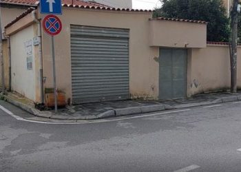 Vrasja në Tiranë, momenti kur 20-vjeçari ikën i plagosur (VIDEO)